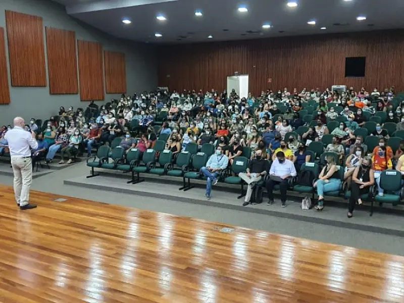 Coordenadores e secretários escolares participam de Seminário Estadual  Tecendo a Educação do Amanh