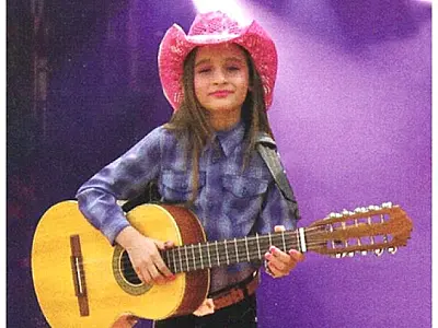 Brenda, a violeira do Pantanal, vence concurso de TV