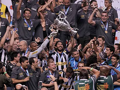 Botafogo conquista Taça Rio contra Vasco e decide Estadual com o Flu