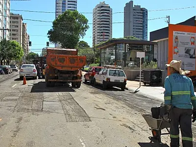 COM QUASE 80% DO SERVIÇO CONCLUÍDO, RECAPEAMENTO NO CENTRO É ESTENDIDO A RUA 13 DE JUNHO
