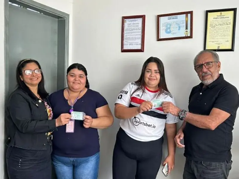Detran entrega das primeiras habilitações do programa CNH MS Social em Dourados