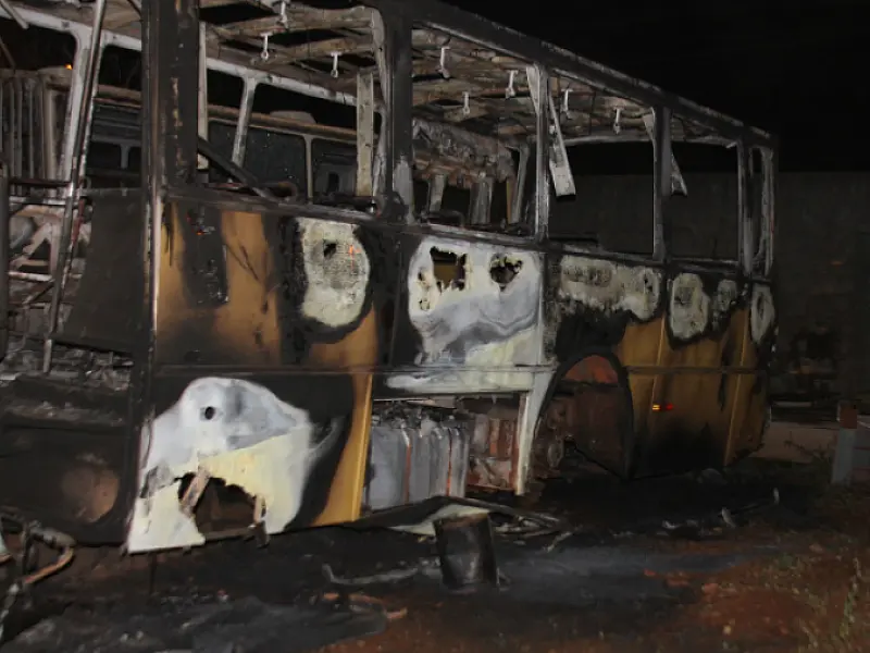Ônibus é incendiado em Três Lagoas e policia suspeita de ação criminosa