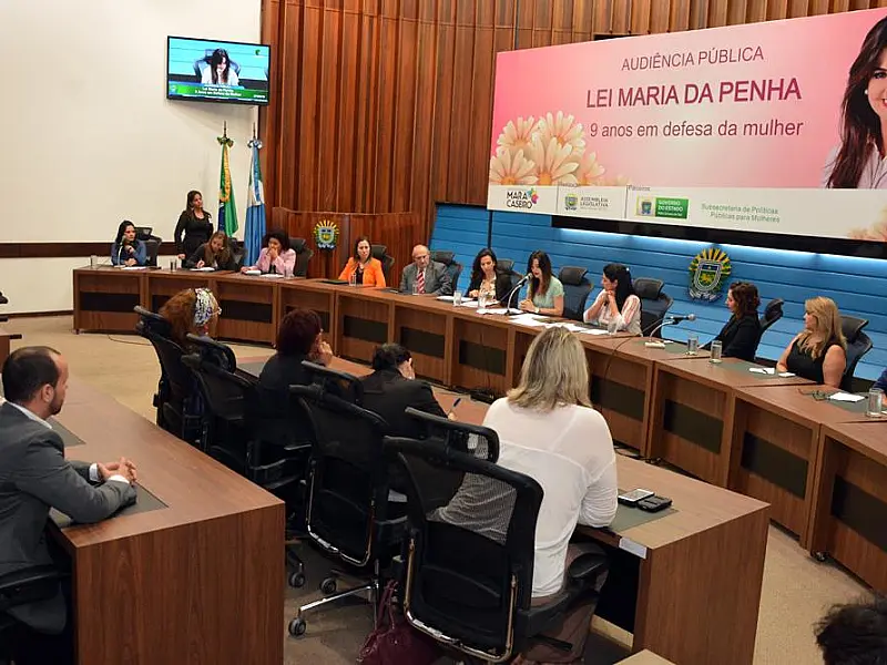Denúncias de violência contra mulher aumentam 40% em MS e audiência reforça direitos