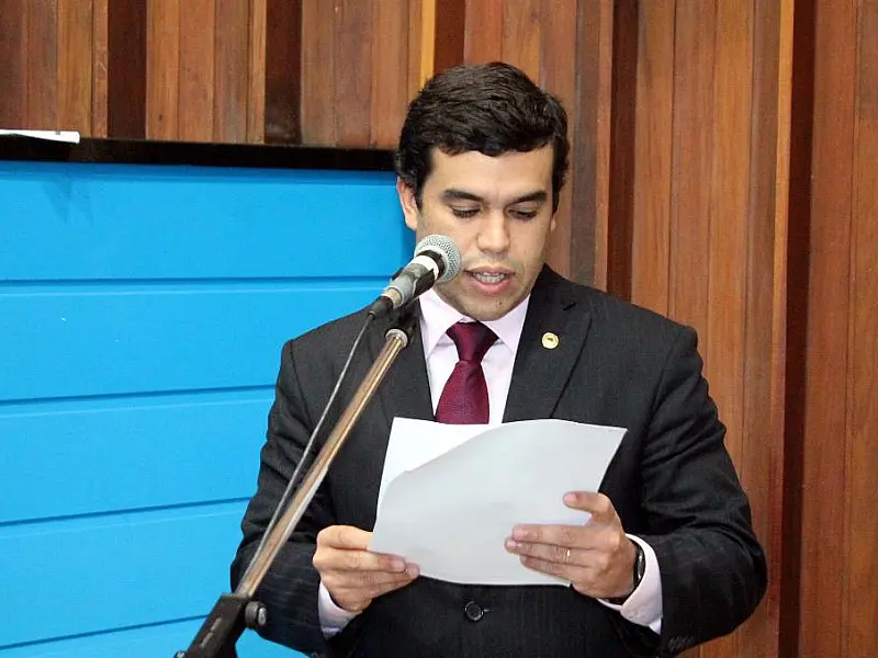 Beto Pereira propõe emenda para ressocialização de dependentes