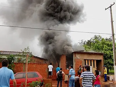 Incêndio destrói residência na cidade de Batayporã