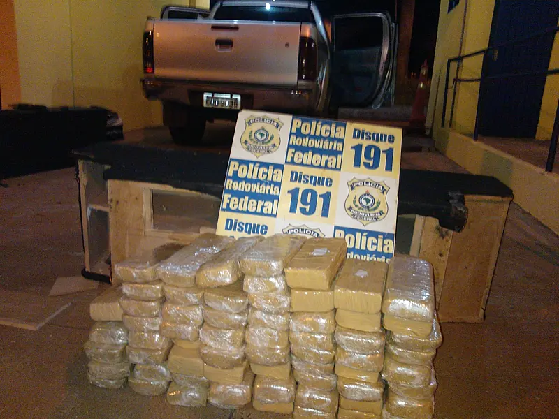 PRF e PF apreendem 65 kg de crack e 144 kg de cocaína