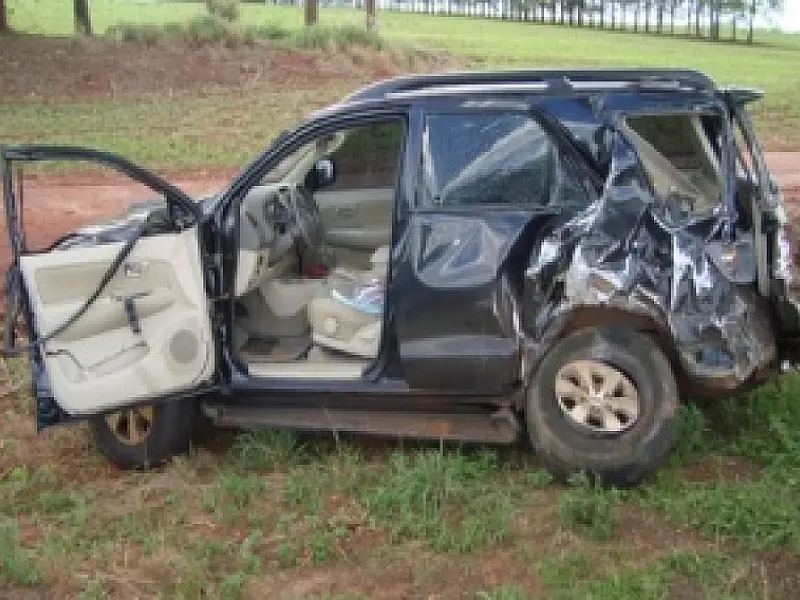 Jovem morre em acidente entre ônibus e caminhonete na BR 163