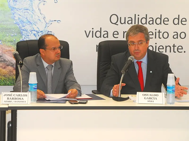Presidente da Sanesul discute saneamento durante encontro da Aesbe