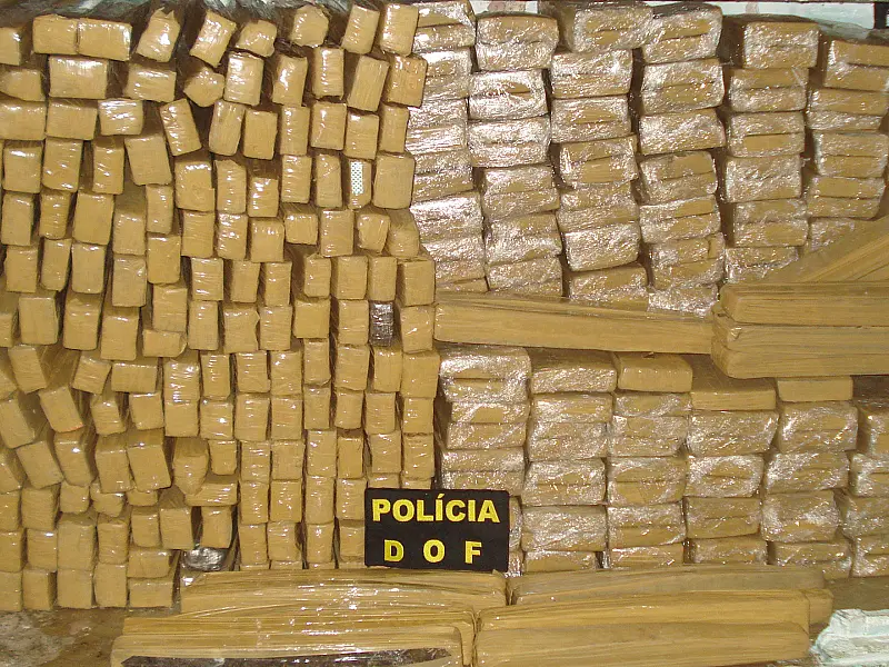 DOF apreende 650 kg de maconha em caminhão e também veículo como "batedor"