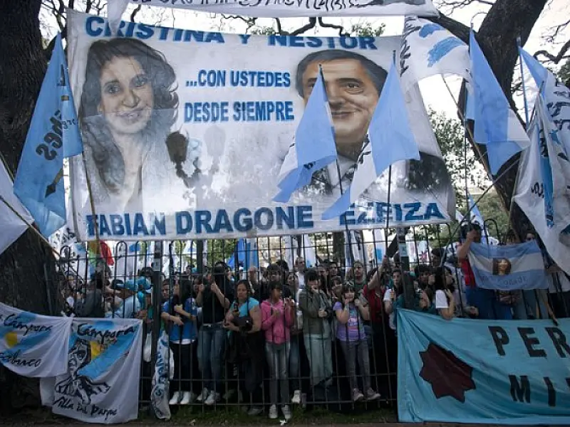 Argentinos devem reeleger Cristina, diz pesquisa
