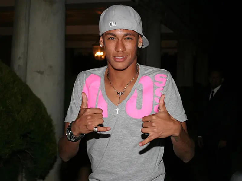 Neymar é o 6º em lista de atletas mais populares na mídia social Facebook
