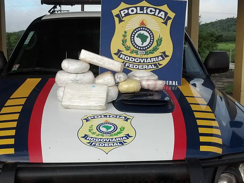 PRF encontra 8 quilos de cocaína em veículo; condutor é preso