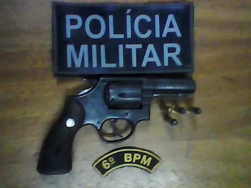 PM de Corumbá apreende arma de fogo utilizada em roubo e leva autores para delegacia