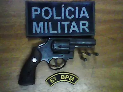 PM de Corumbá apreende arma de fogo utilizada em roubo e leva autores para delegacia