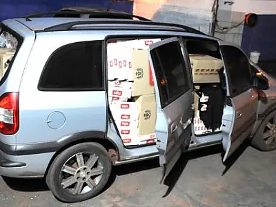 PM apreende veículo roubado carregado de cigarros em Naviraí