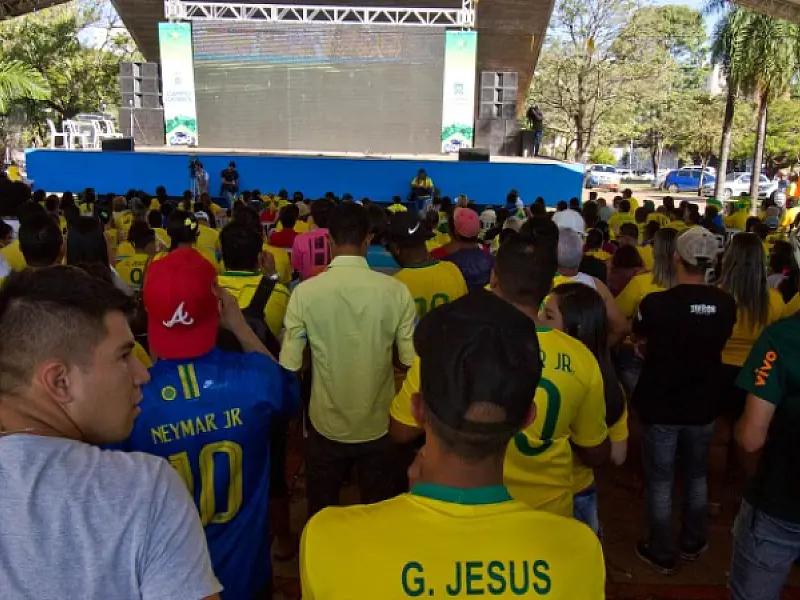 Praça da Copa abre às 12 horas, com bateria da escola de samba da Vila Carvalho