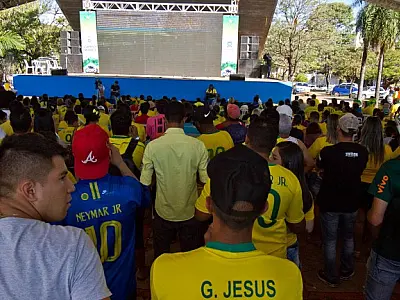 Praça da Copa abre às 12 horas, com bateria da escola de samba da Vila Carvalho