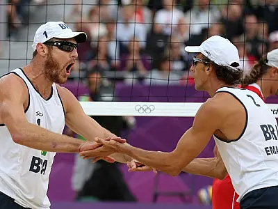 Alison e Emanuel buscam medalha de ouro nesta quinta