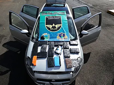 PMR encontra mais de 18 kg de cocaína em fundo de carro