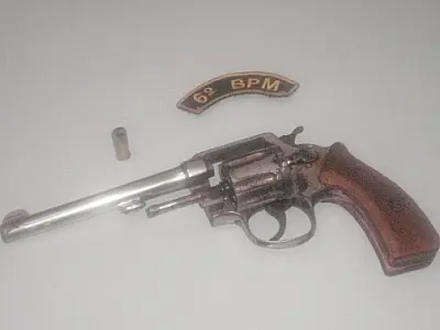 PM apreende arma de fogo em uma residência em Ladário