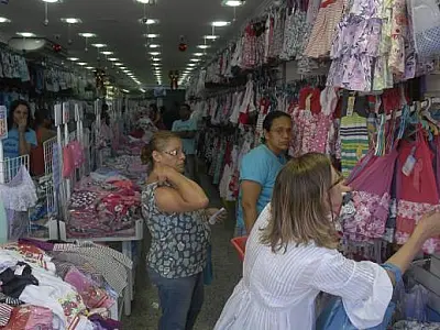 Confiança do comércio avança e atinge maior nível desde julho de 2014