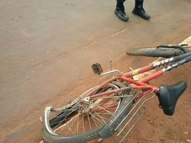 Motorista se envolve em acidente com bicicleta e foge