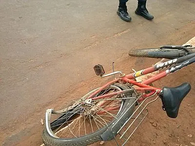 Motorista se envolve em acidente com bicicleta e foge