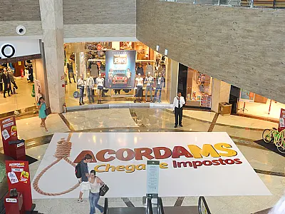 Exposição da campanha Acorda MS – Chega de Impostos está no Shopping Bosque dos Ipês