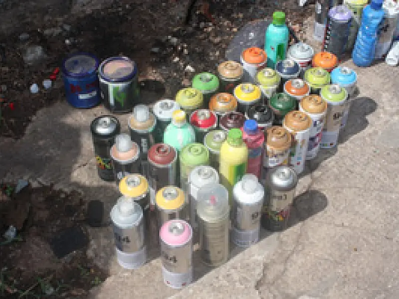 Governo proíbe venda de tinta spray para menores de 18 anos