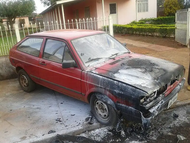 Veículo pega fogo após motorista acionar partida em Sidrolândia