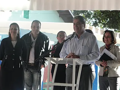 Puccinelli inaugura reforma de escola do bairro José Abrão