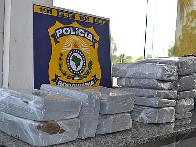 Polícia encontra 30 quilos de maconha com duas jovens