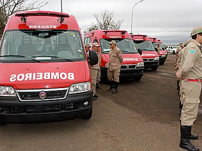 No Dia do Bombeiro, governador renova frota da Capital e interior