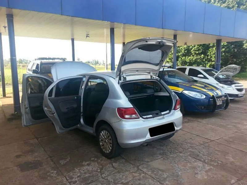 Homens são presos com veículo roubado em Terenos