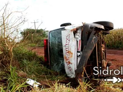 Ambulância de Maracaju capota próximo a cidade de Sidrolândia