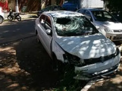Rua vira depósito de veículos apreendidos em Ponta Porã