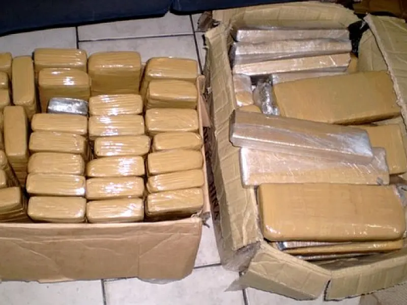 Quadrilha é presa com mais de 100 kg de droga na Capital
