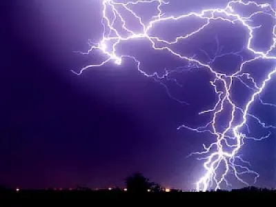 Mais de 18 mil raios atingem MS em uma hora, diz meteorologista
