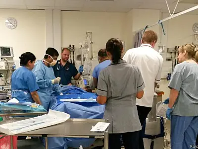 Britânico sobrevive a 17 paradas cardíacas em um só dia