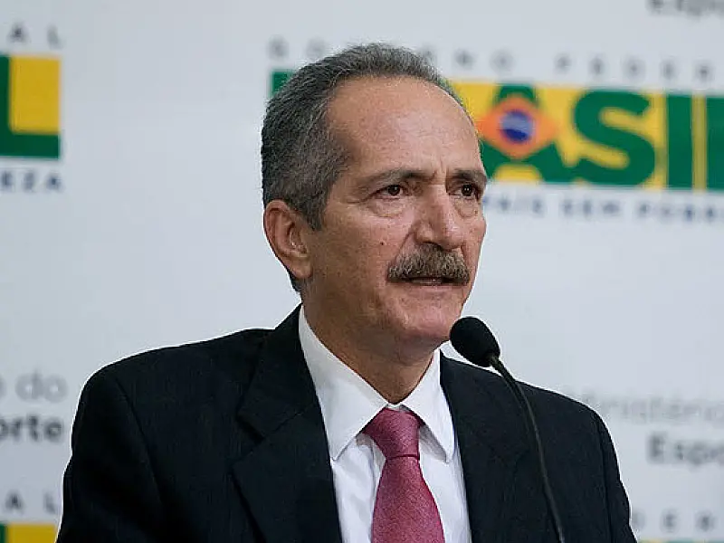 Após criticas de secretário da Fifa, Aldo rebelo se revolta