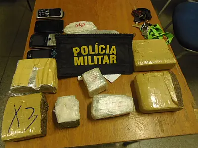 6º BPM apreende maconha e leva quatro para a delegacia por tráfico de drogas