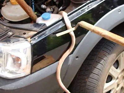 Cobra é encontrada em motor de veículo