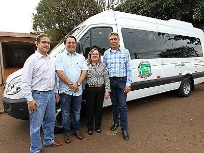 Marcio Fernandes entrega veículo zero km para transportar pacientes de Sidrolândia até a Capital