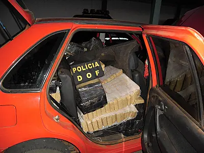 Polícia encontra quase meia tonelada de maconha em veículo
