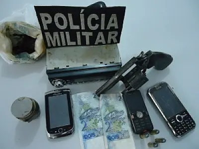 Casal com arma e maconha é preso em Dourados