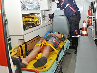 Jovem fica ferida após queda de moto em Coxim