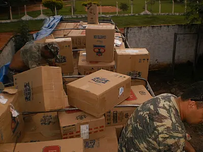 Polícia ambiental apreende caminhão com 200 mil maços de cigarro