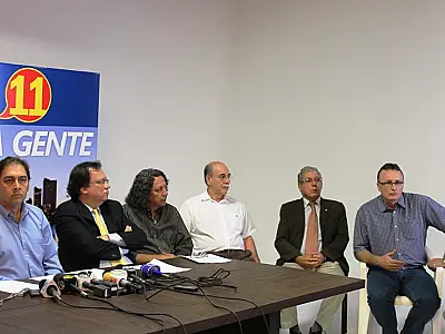 Bernal reúne imprensa e anuncia equipe de transição