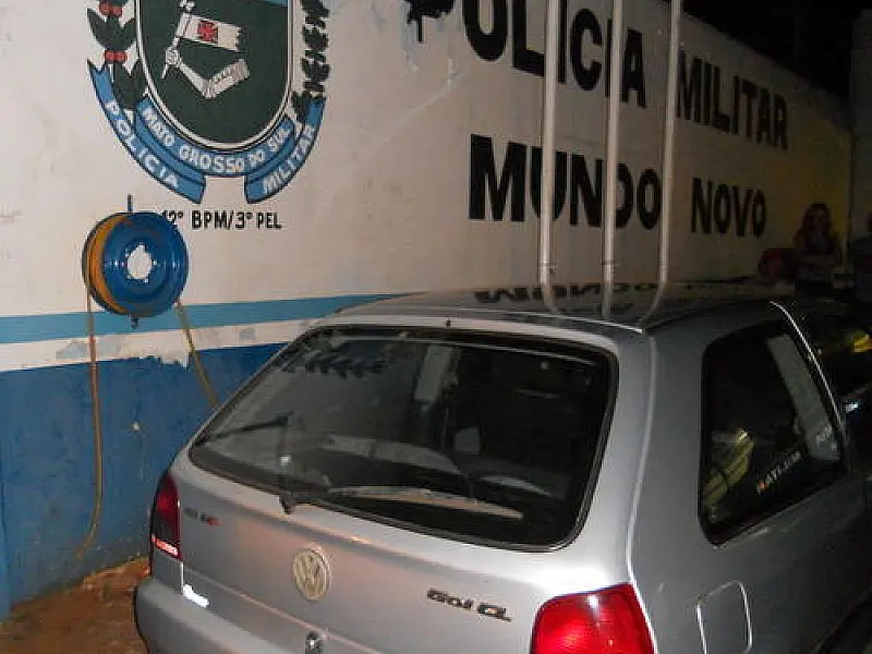 Veículo furtado é recuperado e ladrões são presos