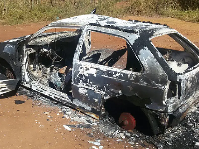 Veículo é incendiado na cidade de Três Lagoas